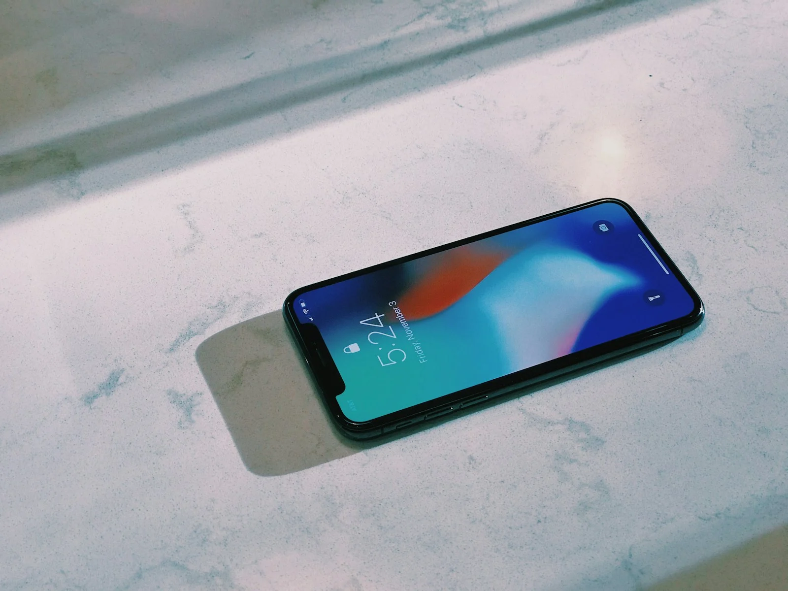 iPhone Notch vs Dynaaminen saari